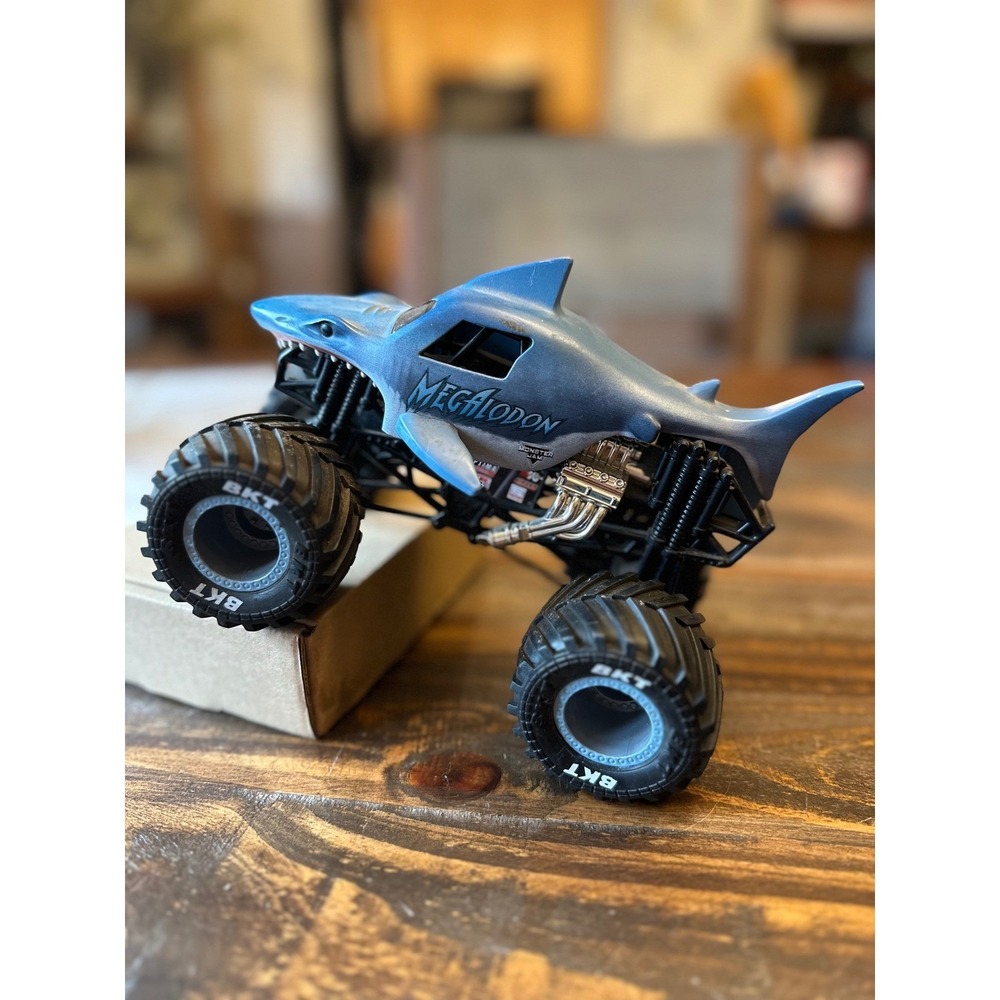 Monster Jam‎ Megladon Shark Monster Truck Hot Wheels 1:24 Scale Kidcore Megladon